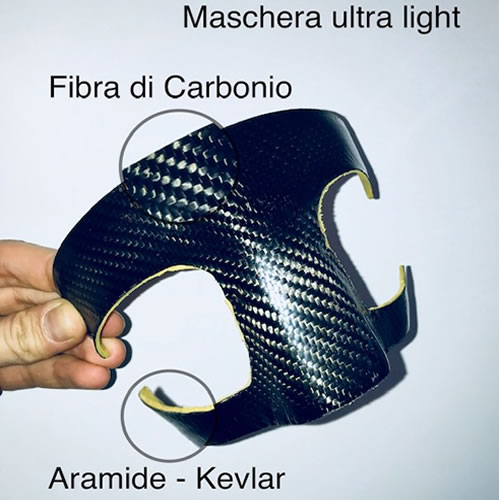 maschera in fibra di carbonio